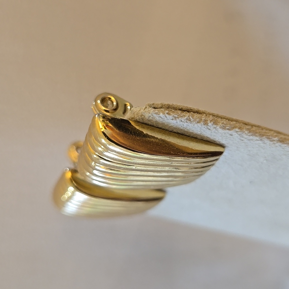 Vintage Unsigned Solid Gold Tone Chunky Clip Stri… - image 3